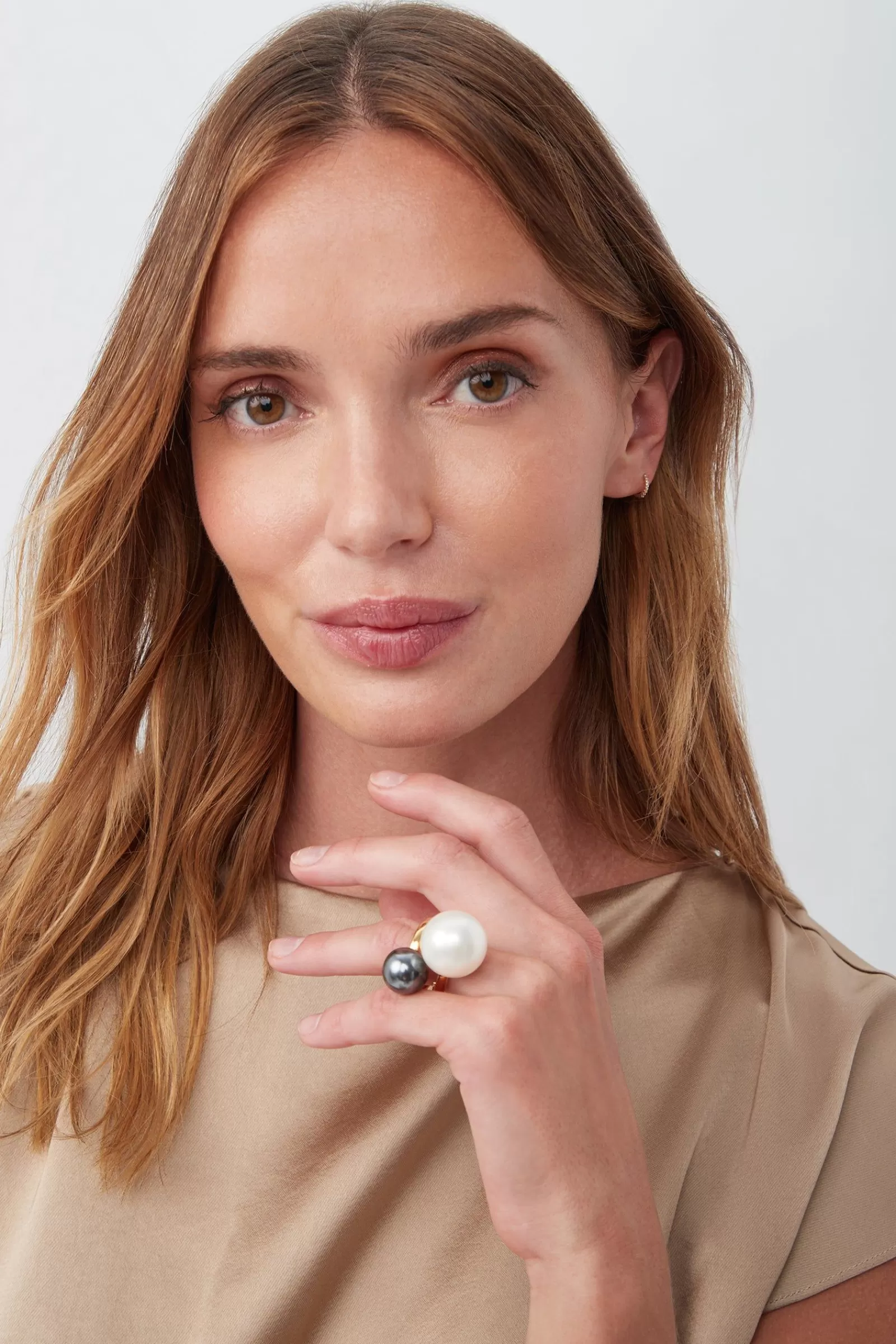 Trina Turk Kjl White & Gray Double Pearl Ring